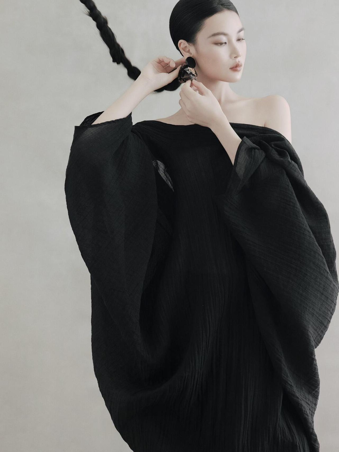 Gaun Hitam Tanpa Punggung Wani - Photography Zen ulasan dan harga