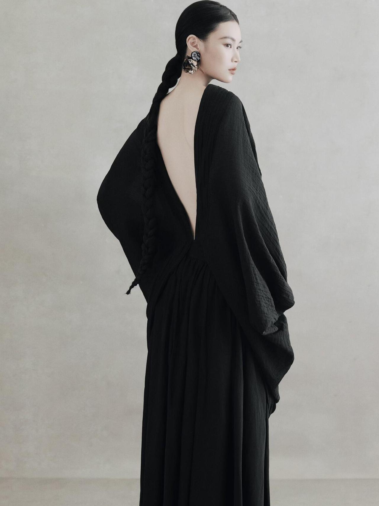 Gaun Hitam Tanpa Punggung Wani - Photography Zen ulasan dan harga